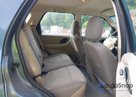 2005 Ford Escape Xls z USA, uszkodzony, nr VIN 1FMYU92Z35KB62008